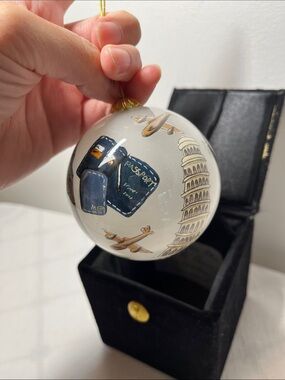 Blown Glass ball ornament with landmarks
Black Velvet Travel Storage Box
